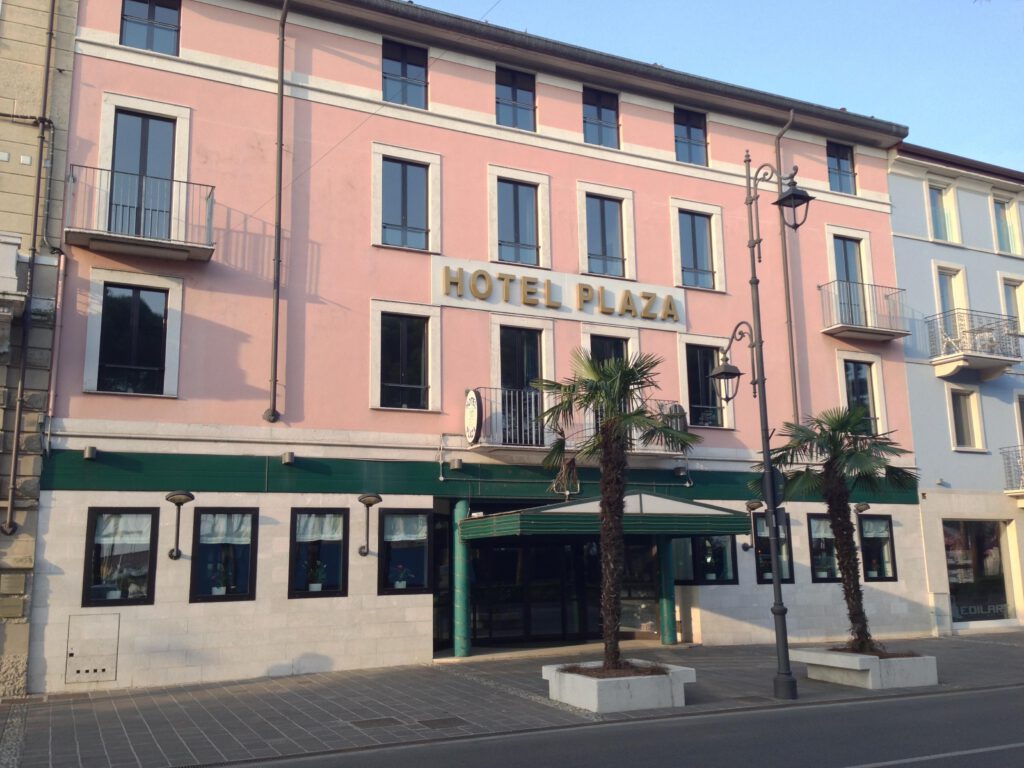 Entrance of Hotel Plaza Desenzano